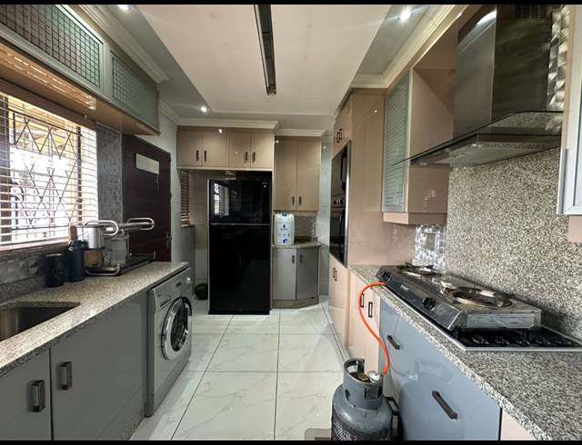 3 BEDROOM HOUSE FOR SALE IN LEONDALE